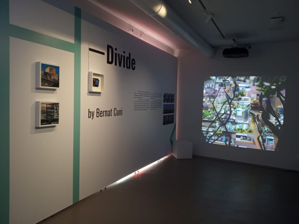 Divide, di Bernat Cunì. Final exhibition of ARTIFICIAL INTELLIGENCE FOR FUTURE at MEET Digital Culter Center, Milano