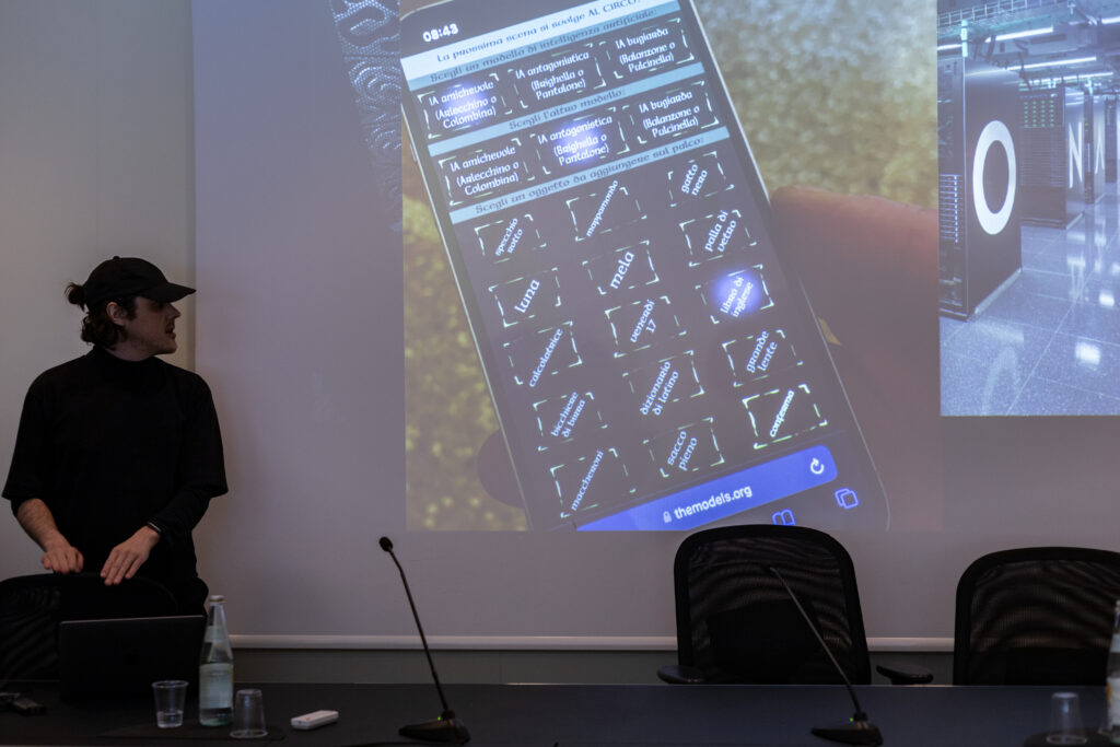 Foto Story System, workshop per artisti su intelligenza artificiale e scrittura creativa, condotto da dmstfctn, MAMBO Bologna 12-13 febbraio 2025 - Ph Sineglossa 5