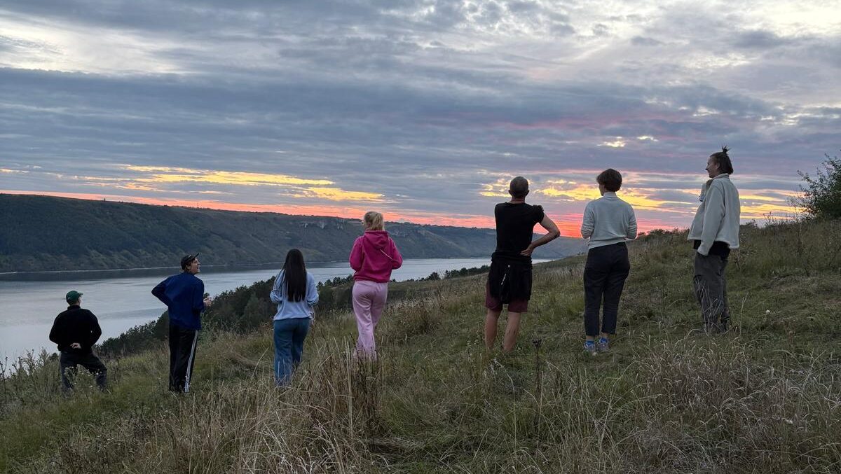 discovery guide group photo - art residency Ukraine, Anna Romandash Olena Kayinska Camille Bleu-Valentin ARSÈNE Robin Alysha Clemens Bohdana Korohod, Federico Bomba,
