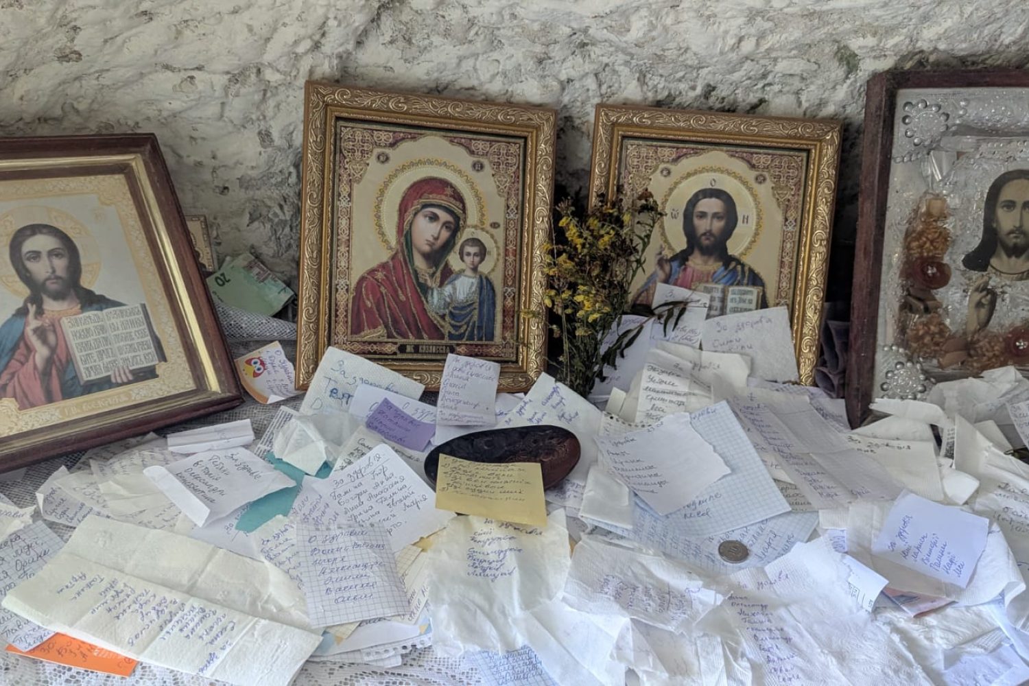 Discovery Guide — photo from the art residency in Ukraine, September 2025 - 4 Monastero rupestre di Bakotskyi Mikhailovsky sul fiume Dnestr, all’interno del Parco Naturale Nazionale Podilski Tovtry.
