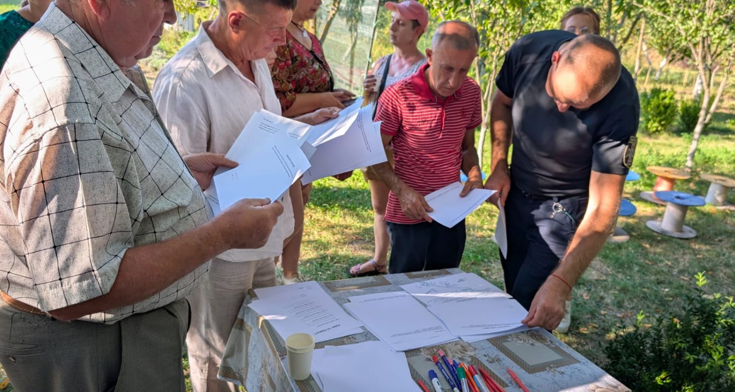 Discovery Guide — photo from the art residency in Ukraine, September 2025 - Family Enterprise “Perlyny Bakota – Prudyvusiv Herbalist” community meeting 14