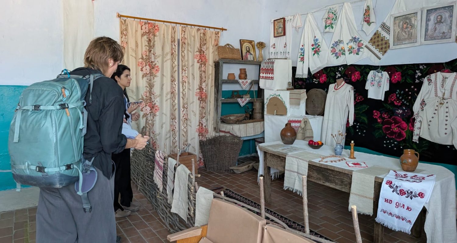 Discovery Guide — photo from the art residency in Ukraine, September 2025 - foto di archivio 5