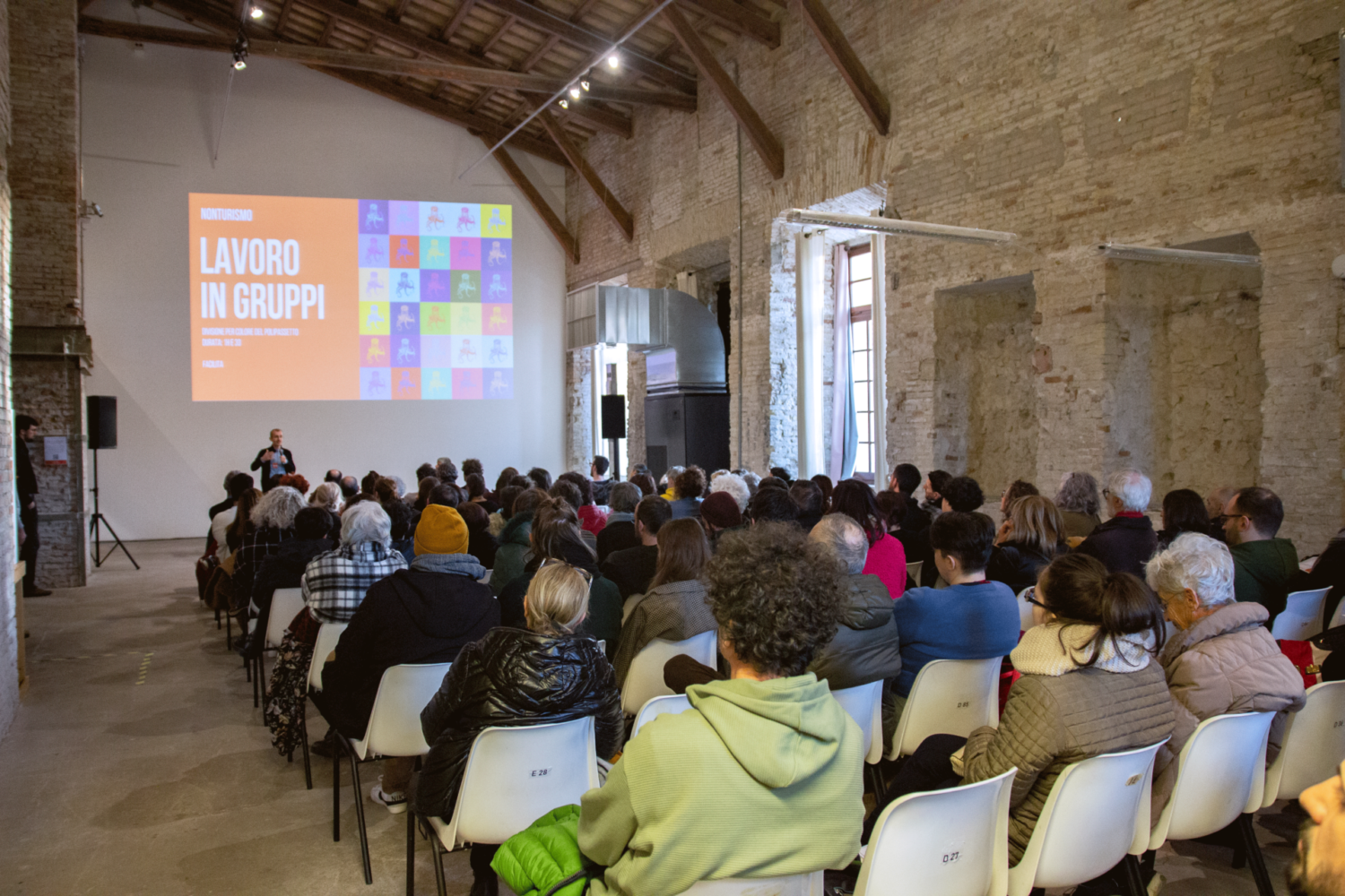 Foto dall'evento "E se Ancona fosse un essere vivente?" per la coprogettazione del tema della guida nonturistica di Ancona (11 febbraio 2023)