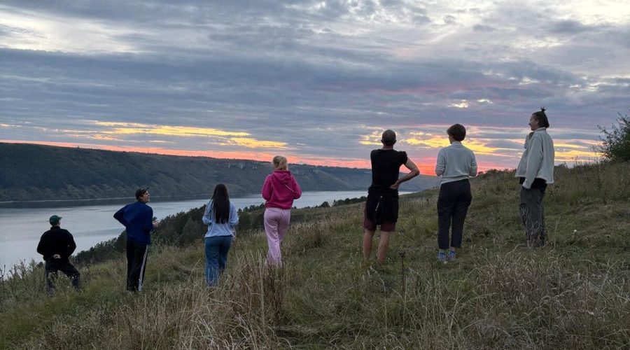 discovery guide group photo - art residency Ukraine, Anna Romandash Olena Kayinska Camille Bleu-Valentin ARSÈNE Robin Alysha Clemens Bohdana Korohod, Federico Bomba,